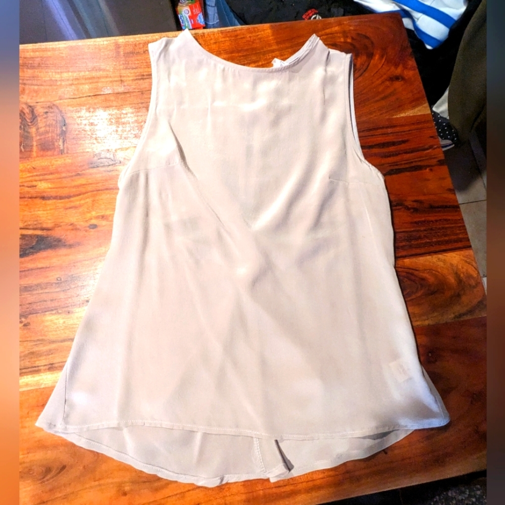 Silk, sleeveless, light gray shell top